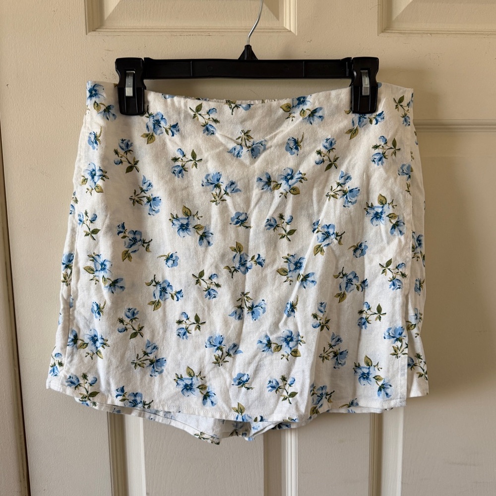 Floral Print White and Blue Skort